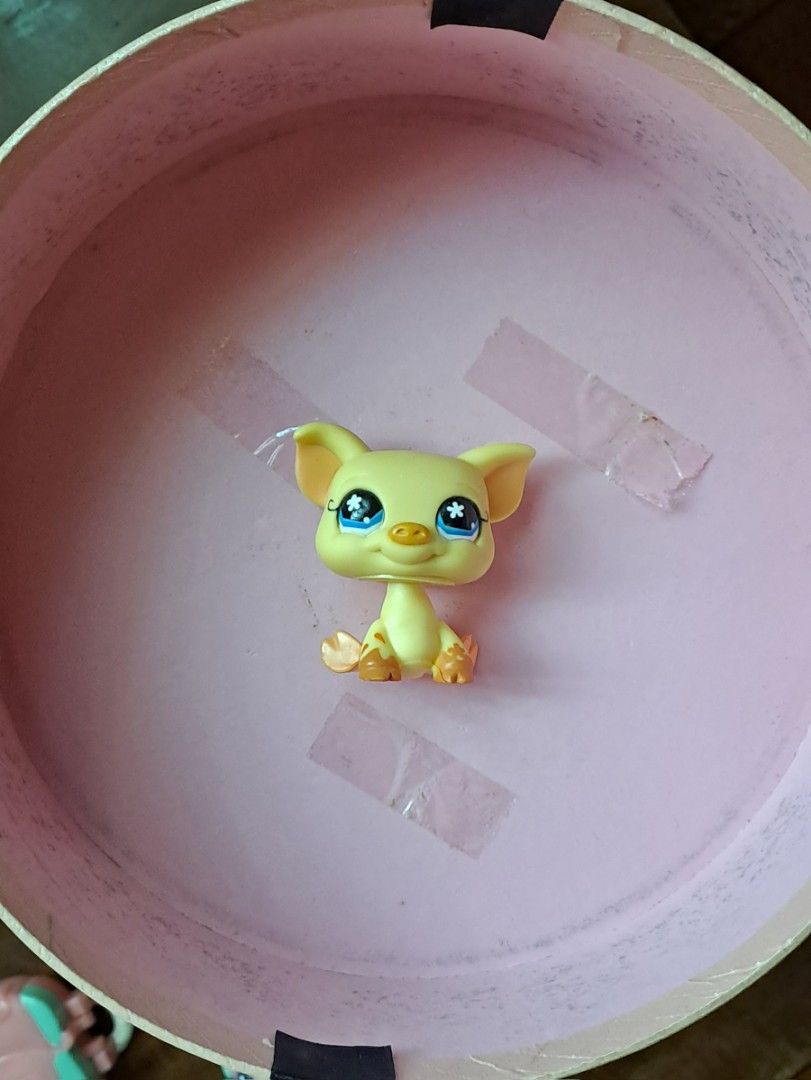 Littlest Pet Shop Pig (Category: Designer & Blind Box Toys) located in Manila. Submitted by iador1a (Listing ID 1463961100, Image 1). Description: - SMALL HOLE on the head - don't hesitate to ask for more photos - please manage expectations - paymaya and gcash, jnt.