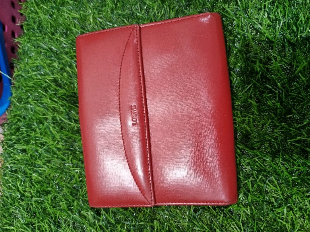 Loewe double sided wallet (Category: Luxury Bags & Wallets) located in Manticao. Submitted by jiachloeyana (Listing ID 1464077593, Image 2). Description: in excellent condition back to back compartments coded medium size flaeless.
