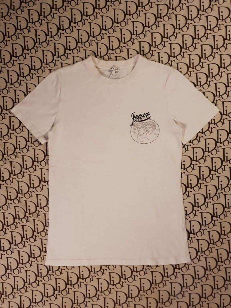 Loewe duck mega print (Category: Shirts) located in San Fernando. Submitted by retro.district. (Listing ID 1464122399, Image 3). Description: - Loewe duck mega print - Size: Medium - Condition: Excellent - no issue.