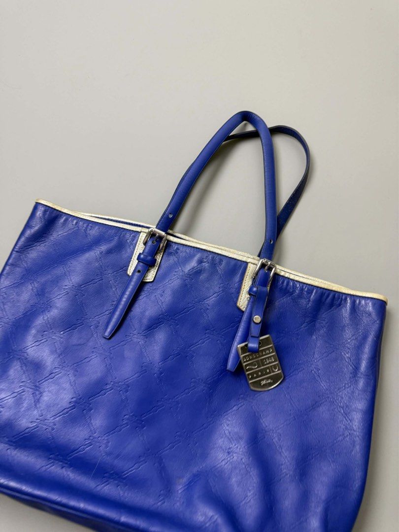 LONGCHAMP (Category: Tote Bags) located in Guagua. Submitted by sweetboyy (Listing ID 1464051078, Image 3). Description: LONGCHAMP LM CUIR EMBOSSED LEATHER TOTE BAG.