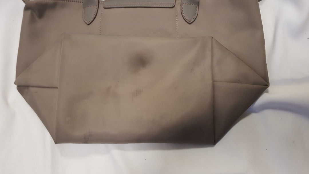 Longchamp Le Pliage Tote Bag (Category: Luxury Bags & Wallets) located in Pasig City. Submitted by angel025 (Listing ID 1464125961, Image 3). Description: - Lightweight and durable nylon material - Genuine leather handles and trim - Secure zipper closure - Convenient interior pocket - Some marks/stains on the base from normal use - Interior is clean and well-maintained - Ideal everyday bag - disregard stain on the bag its just camera dirt.