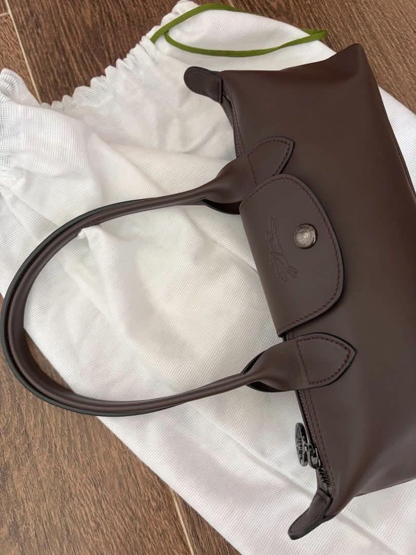 Longchamp Shoulder Bag (Category: Luxury Bags & Wallets) located in Paoay. Submitted by rvf1230 (Listing ID 1464133357, Image 2). Description: - Authentic Brown Longchamp Le Pliage East-West Xtra bag - Genuine leather handles and trim - Secure zipper closure with snap button flap - Comes with original dust bag - Ideal for daily use and errands.