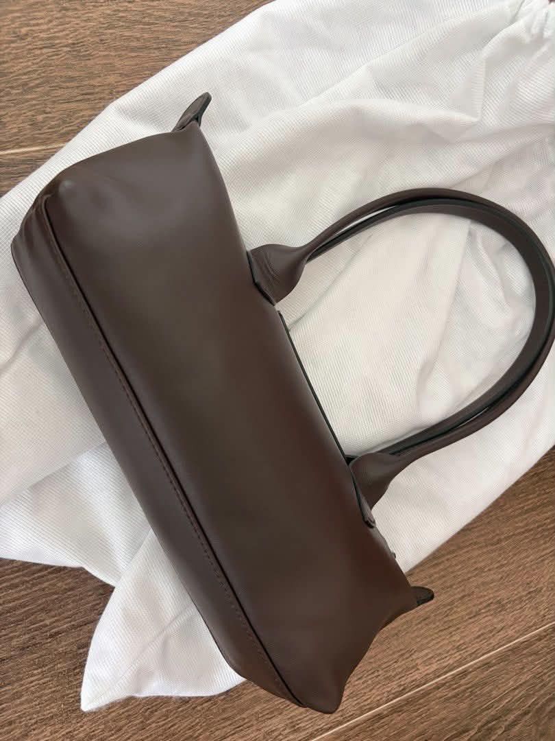 Longchamp Shoulder Bag (Category: Luxury Bags & Wallets) located in Paoay. Submitted by rvf1230 (Listing ID 1464133357, Image 3). Description: - Authentic Brown Longchamp Le Pliage East-West Xtra bag - Genuine leather handles and trim - Secure zipper closure with snap button flap - Comes with original dust bag - Ideal for daily use and errands.