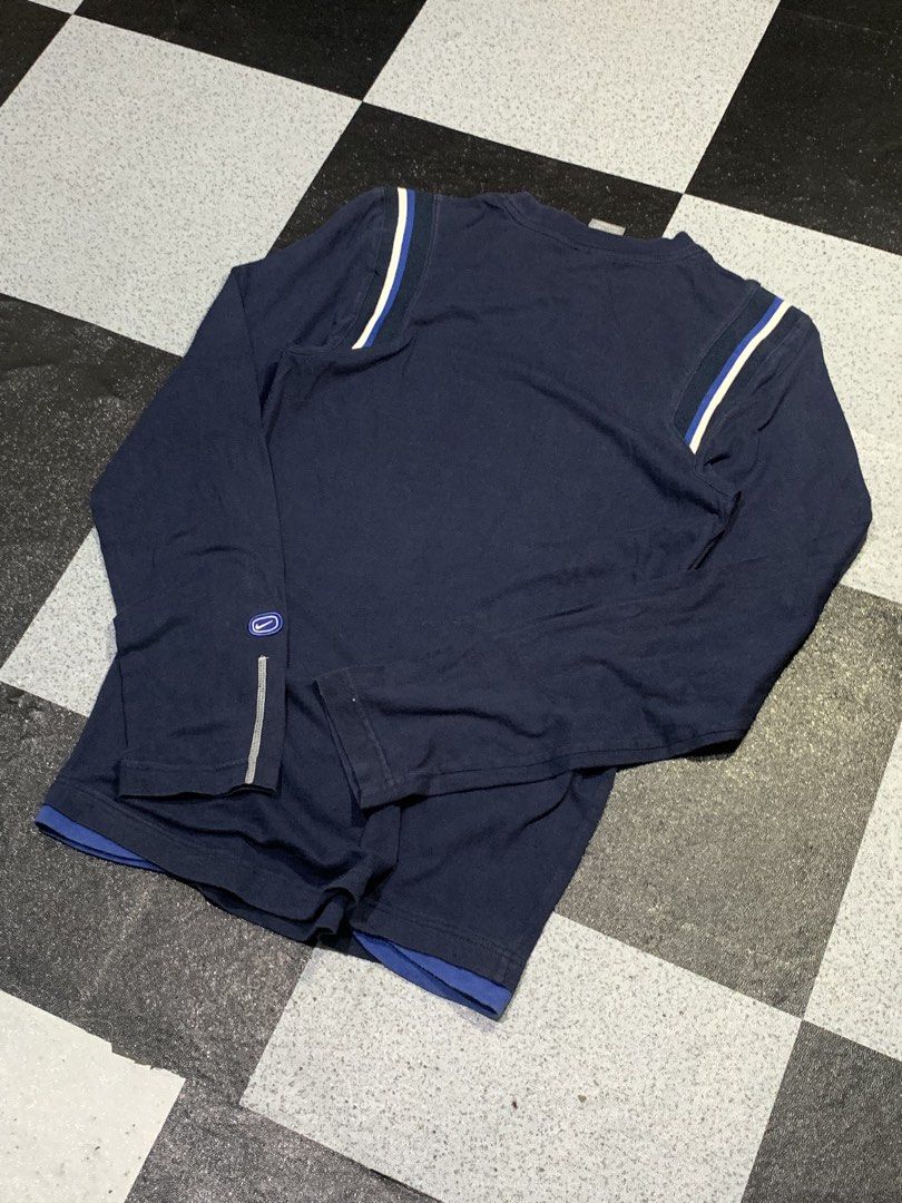 Longsleeve vintage nike (Category: Longsleeves) located in Angeles City. Submitted by badillajel81176 (Listing ID 1463988105, Image 2). Description: WTS –c72 📏 Size: Tag size “large“ 📏 Measurements: Width : 16.6 Length: 29 💢Issue-need wash ✨ Condition: 10/8 🟦 Color Rate:10/8 📍 Pampanga Angeles City 📦 Shipping available nationwide.