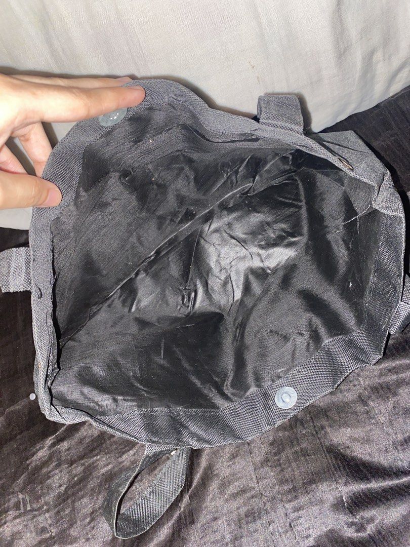 Los Angeles mini tote bag (Category: Tote Bags) located in Manila. Submitted by w.ndy49 (Listing ID 1463939999, Image 2). Description: used once only good quality black .