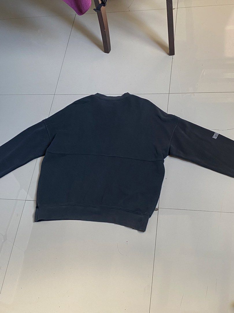 Lost Management Cities Black Graphic Sweatshirt (Category: Coats, Jackets and Outerwear) located in Baguio. Submitted by yunothewizardking (Listing ID 1463946934, Image 3). Description: - Black sweatshirt from Lost Management Cities (LMC) - Features 'Lost Management Cities' graphic on the front - Label reads 'LMC Designs for the Contemporaries of Our City and Time' - Made in 2015 - Crewneck style with long sleeves - Ideal for casual wear.