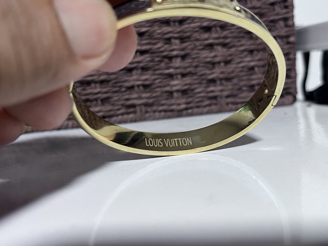 Louis Vuitton (Category: Bracelets) located in Dagupan City. Submitted by calmocean-f675cc (Listing ID 1464016415, Image 3). Description: Louis Vuitton Bangle Gold No issue Good as new 1350 add sf .