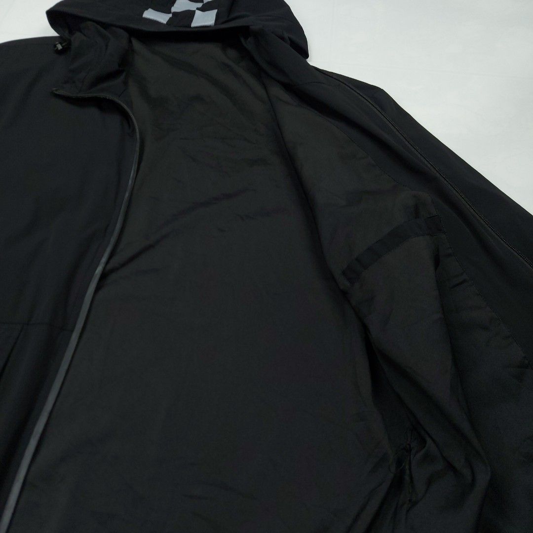 Louis Vuitton (Category: Coats, Jackets and Outerwear) located in Manila. Submitted by damitguy.ph (Listing ID 1464049206, Image 2). Description: Size: L Dimensions: 24 x 29 Condition: Excellent Issue: Sign of use on tech zip No tags *auth not guaranteed.