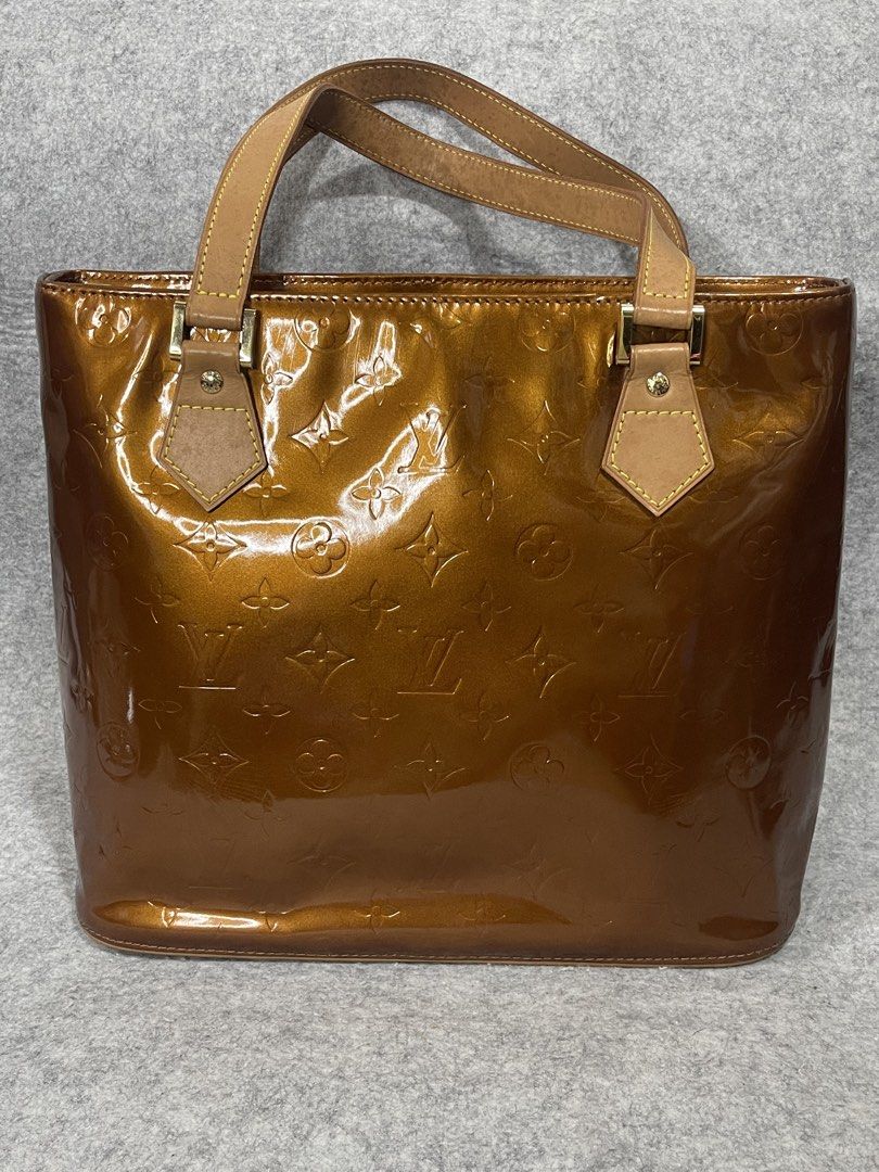 louis vuitton (Category: Tote Bags) located in Calamba. Submitted by thriftingoverload (Listing ID 1464124557, Image 2). Description: plus shipping fee.