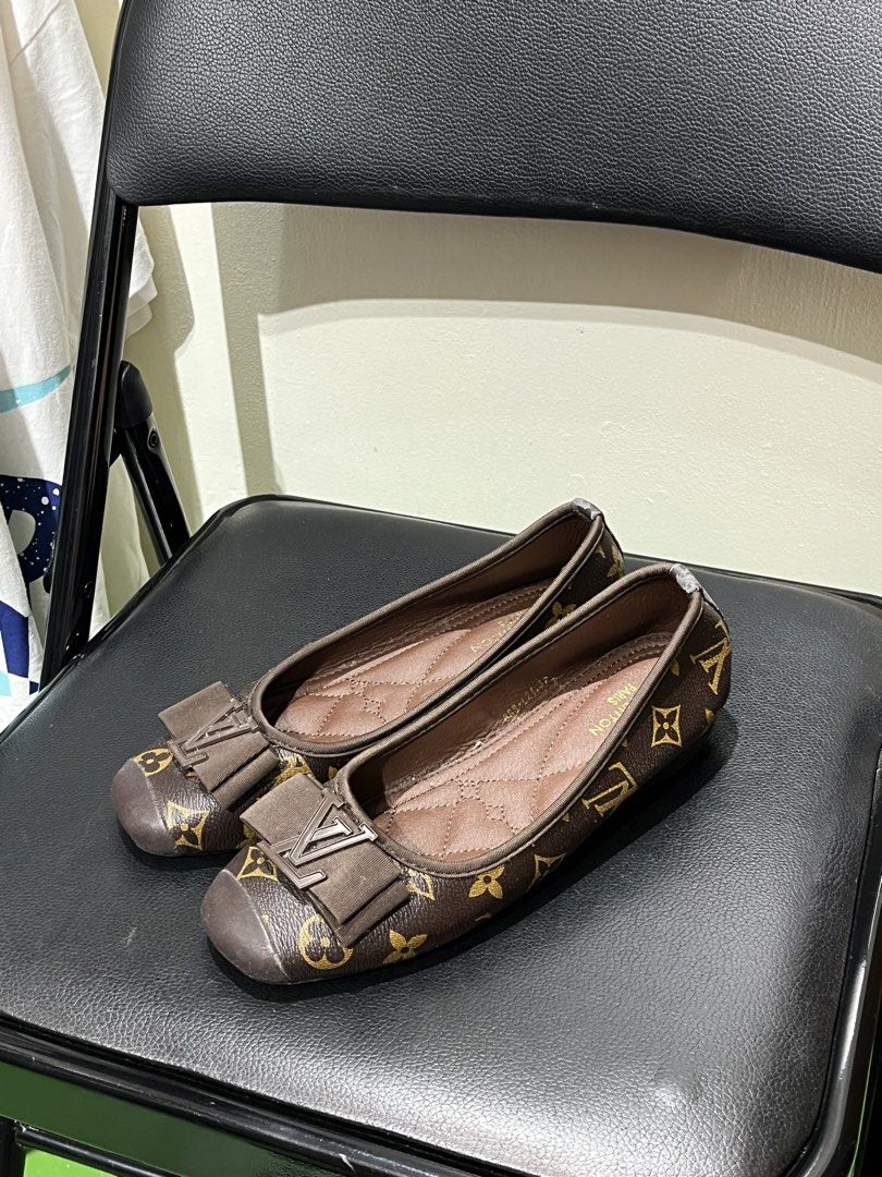 Louis Vuitton - Doll Shoes (Category: Flats & Sandals) located in Lucban. Submitted by rep.rznt (Listing ID 1464051276, Image 1). Description: Shoe Size Conversions for a 9-Inch Foot • US / Philippines: Size 6 • EU (Europe): Size 36 to 37 • UK: Size 4 • CM (Centimeters): Approx. 22.8 cm to 22.5 cm (foot length).