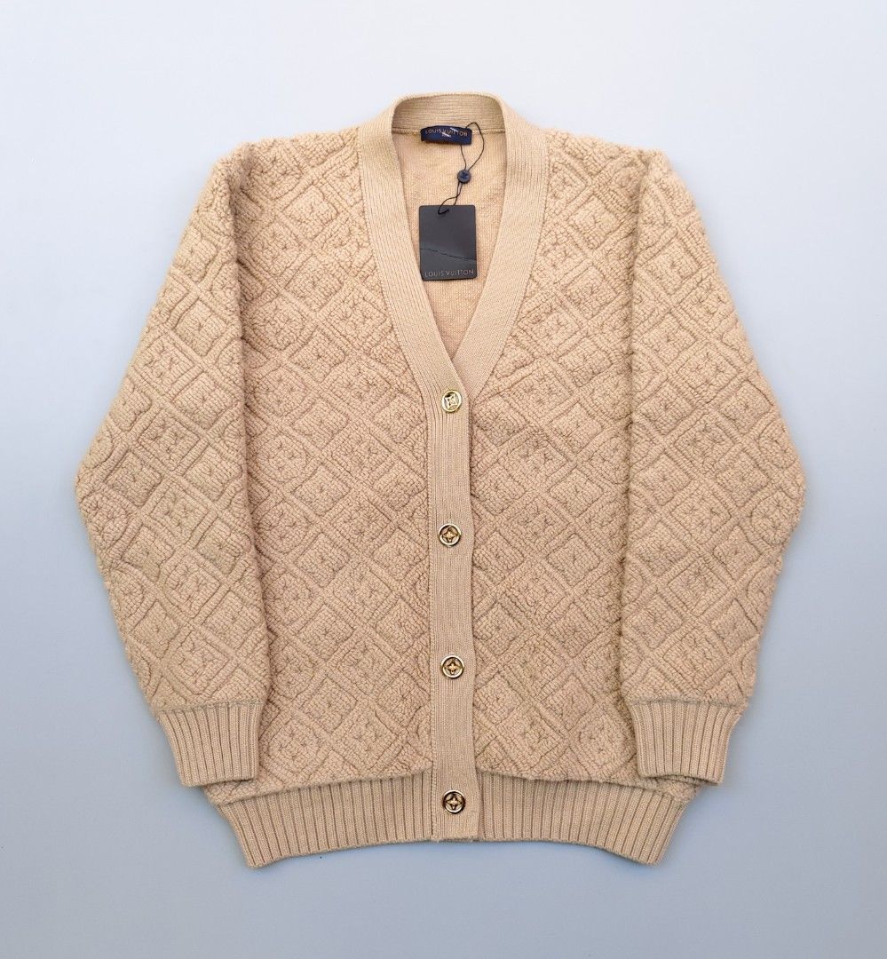 Louis Vuitton cashmere wool (thick & heavy) (Category: Coats, Jackets and Outerwear) located in Baguio. Submitted by archival_thrifted.ph. (Listing ID 1463950360, Image 1). Description: FOR SALE‼️ .LOUIS VUITTON CASHMERE X WOOL .AS NEW CONDITION W/HANGTAG .THICK & HEAVY CLOTH .SIZE MEDIUM ON TAG .PHP 3800 PLUS SF .❌❌ COP/COD .MOP GCASH .COURIER J&T .BAGUIO AREA .DM FOR SURE BUYER TY.