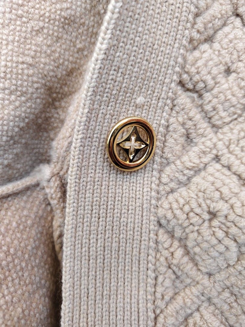 Louis Vuitton cashmere wool (thick & heavy) (Category: Coats, Jackets and Outerwear) located in Baguio. Submitted by archival_thrifted.ph. (Listing ID 1463950360, Image 3). Description: FOR SALE‼️ .LOUIS VUITTON CASHMERE X WOOL .AS NEW CONDITION W/HANGTAG .THICK & HEAVY CLOTH .SIZE MEDIUM ON TAG .PHP 3800 PLUS SF .❌❌ COP/COD .MOP GCASH .COURIER J&T .BAGUIO AREA .DM FOR SURE BUYER TY.