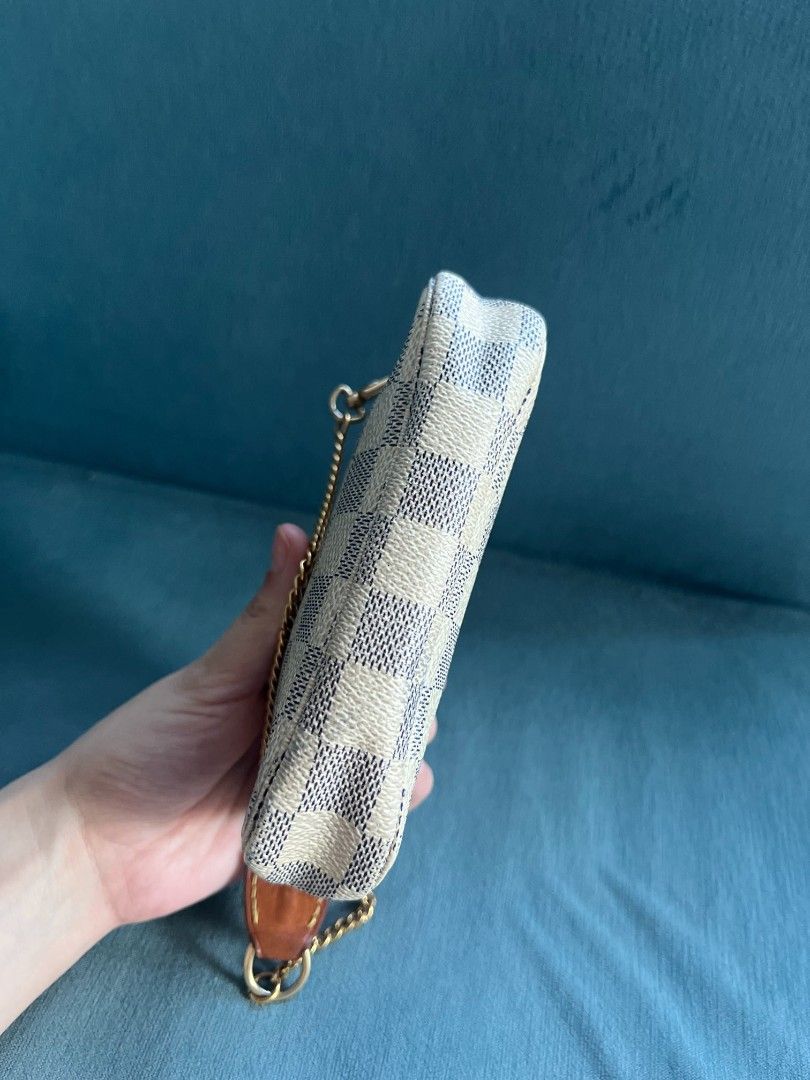 Louis Vuitton Damier Azur Mini Pochette (Category: Luxury Bags & Wallets) located in Manila. Submitted by iluvc4ts_ (Listing ID 1464052519, Image 3). Description: Louis Vuitton Damier Azur Mini Pochette 🔥 ₱25,500 / $408 Negotiable!! Can do meet up sa malapit, South Caloocan Loc / Makati Area. Mode of Shipping: J&t, Lalamove, or Lbc para sa mga malalayo. Shipping fee is shouldered by the buyer. Thaankyouuu!! ❤️ We offer 100% authentic items. All 