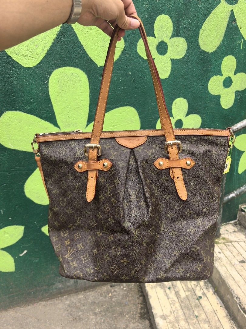 Louis Vuitton monogam (Category: Luxury Bags & Wallets) located in Baguio. Submitted by ashzachary (Listing ID 1463991949, Image 1). Description: Louis Vuitton monogam 2 way bag For hook up only Condition :Excellent condition Color rate 10/10 Size :Medium No issues Super ganda sa personal Pm. More details Good quality Plsss 📌No Bogus 📌No return MOP What you see is what you get PALAWAN, CEBUNA GCASH AND BDO Reminder😊 We're selling thrifted clot