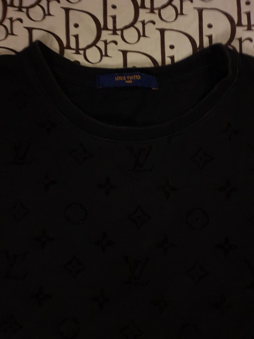 Louis Vuitton monogram Aop design (Category: Tshirts & Polo Shirts ) located in San Fernando. Submitted by retro.district. (Listing ID 1464122198, Image 2). Description: - Louis Vuitton AOP - Size: Medium - Condition: Excellent - no issue - Color Rate: 9.5/10.