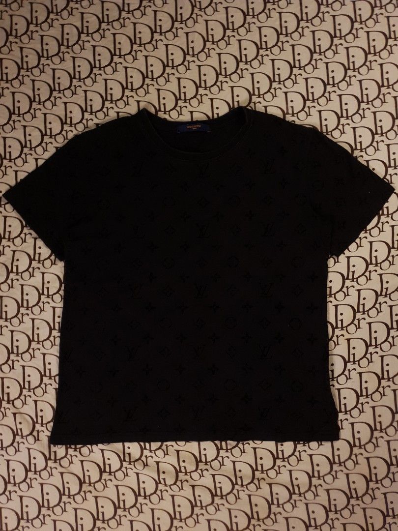 Louis Vuitton monogram Aop design (Category: Tshirts & Polo Shirts ) located in San Fernando. Submitted by retro.district. (Listing ID 1464122198, Image 1). Description: - Louis Vuitton AOP - Size: Medium - Condition: Excellent - no issue - Color Rate: 9.5/10.