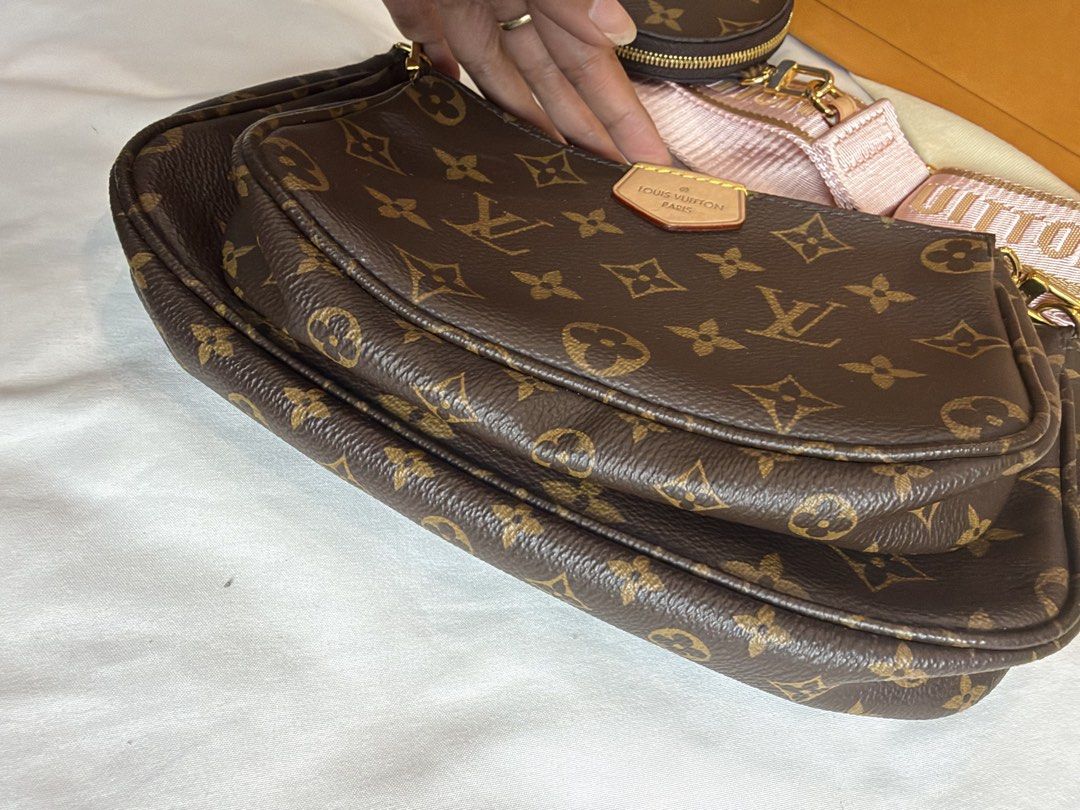 LOUIS VUITTON MULTIPOCHETTE ROSE CLAIRE (Category: Luxury Bags & Wallets) located in Makati City. Submitted by moiobsession (Listing ID 1463957817, Image 3). Description: good as new comes complete.