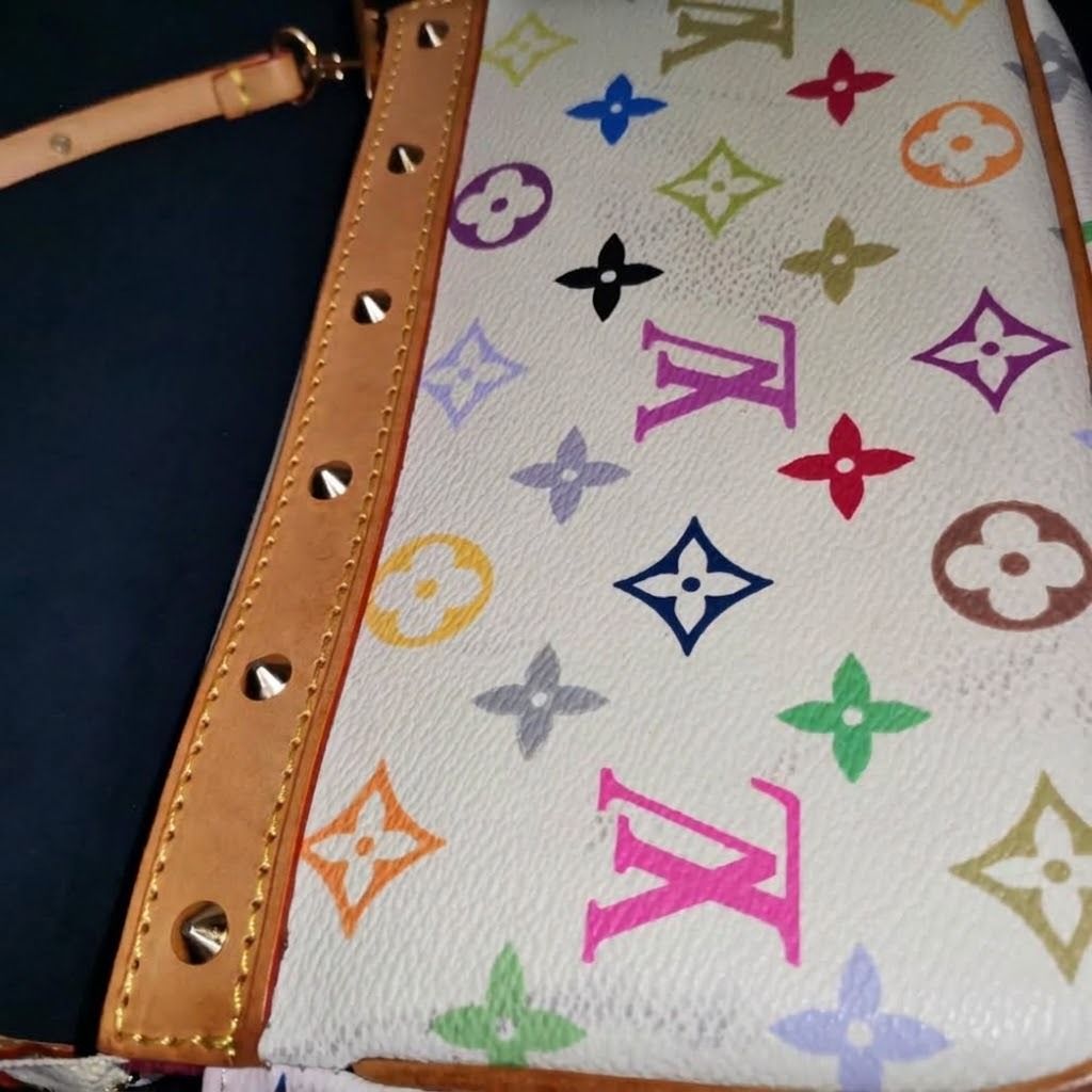 Louis Vuitton Murakami Pochette (Category: Luxury Bags & Wallets) located in Aroroy. Submitted by summerchhichi (Listing ID 1463976956, Image 3). Description: .