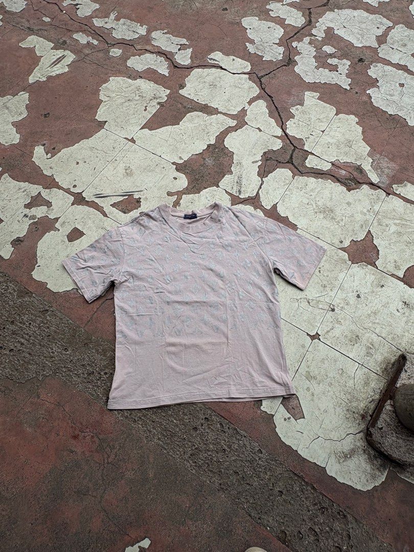 Louis Vuitton Paris Monogram T-Shirt (Category: Luxury Apparel) located in Iligan City. Submitted by seddicmoti2002 (Listing ID 1463980972, Image 1). Description: - Authentic light grey Louis Vuitton t-shirt - Features iconic all-over LV monogram pattern - Classic crew neck and short sleeves - Comfortable fabric for everyday wear - Ideal for a stylish casual look - Authenticity guaranteed by label.
