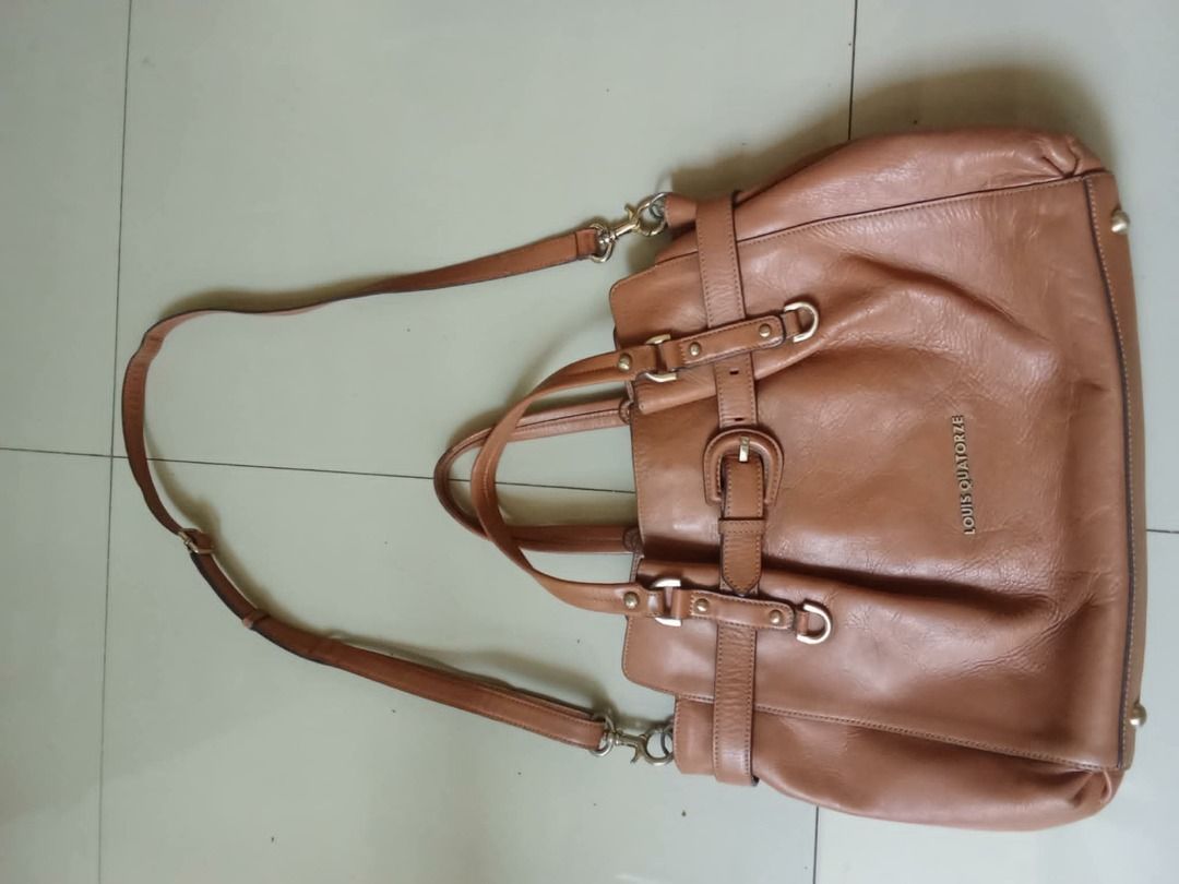 Louise Quatorze bag good condition Php1,500. (Category: Shoulder Bags) located in Taytay. Submitted by houseofcut11763 (Listing ID 1463988443, Image 1). Description: Louise Quatorze bag good condition Php1,500.