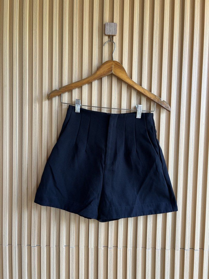 Love bonito (Category: Shorts) located in Lipa City. Submitted by thyra06 (Listing ID 1463952466, Image 1). Description: Love bonito highwaist size 27/28.