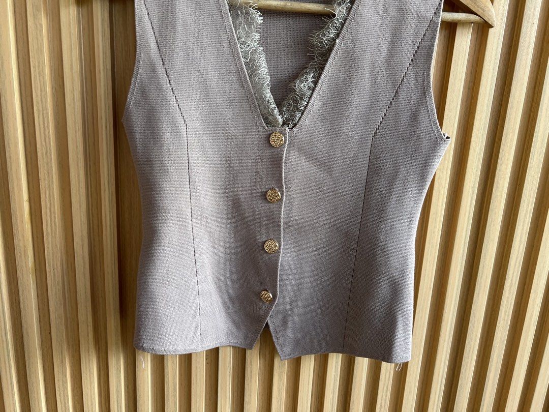 Love bonito (Category: Sleeveless) located in Lipa City. Submitted by thyra06 (Listing ID 1463957322, Image 3). Description: Love bonito top good as new S/M.