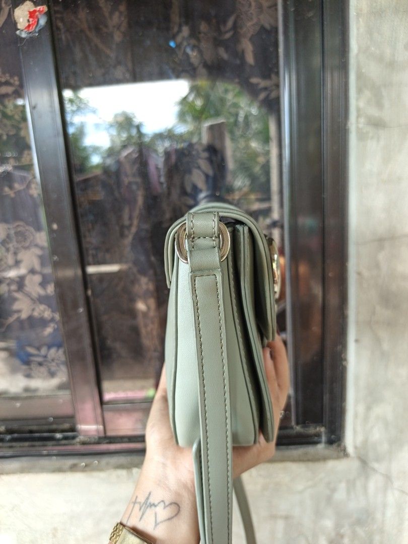Love moschino sling bag (Category: Luxury Bags & Wallets) located in Manila. Submitted by ukay-ukaybylyn (Listing ID 1463942071, Image 3). Description: excellent condition💯 small size kasya phone and adjustable strap.