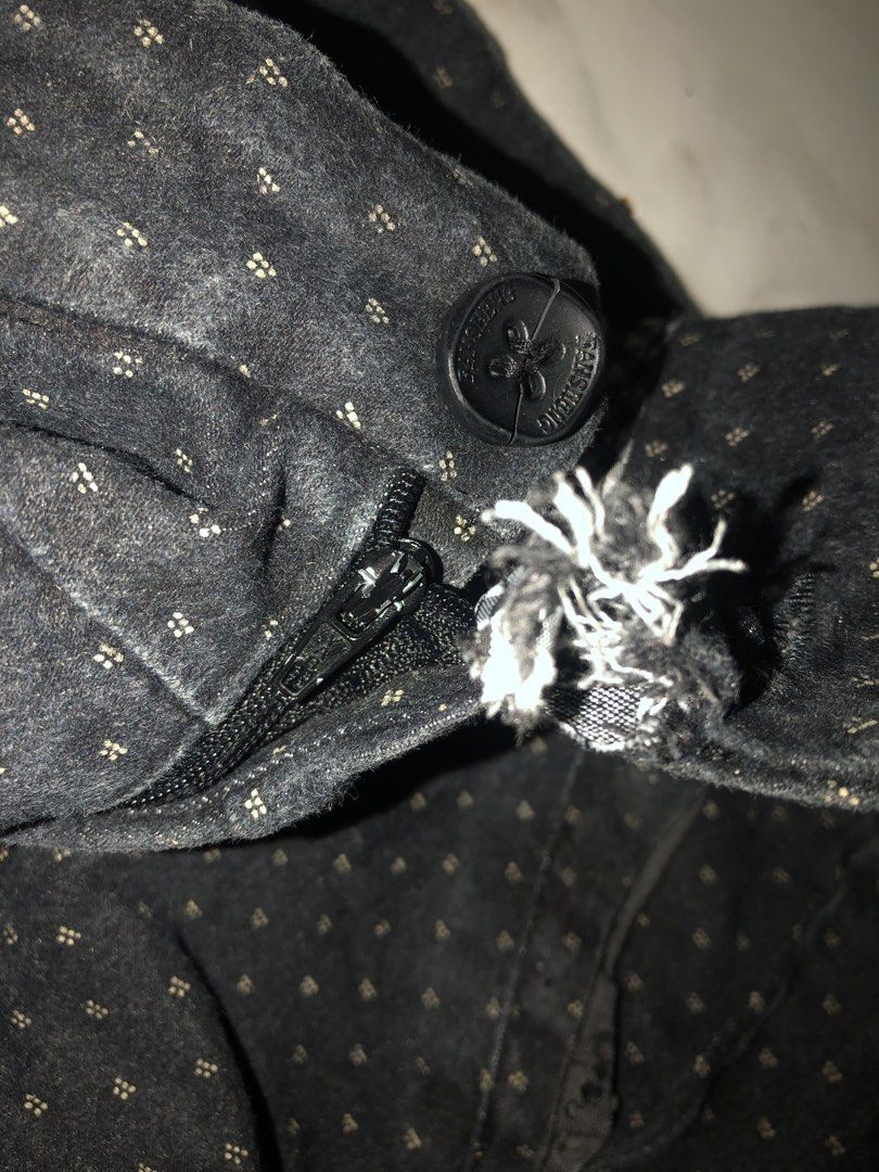 Low Rise Black Shorts Size in Second Slide (Category: Shorts) located in Calamba. Submitted by kiyanc3 (Listing ID 1464113657, Image 3). Description: Issue: Need Stitching inside Zipper & Leather peeling off inside pockets - Size 32 to 33 ! PAY FOR THE SF !.