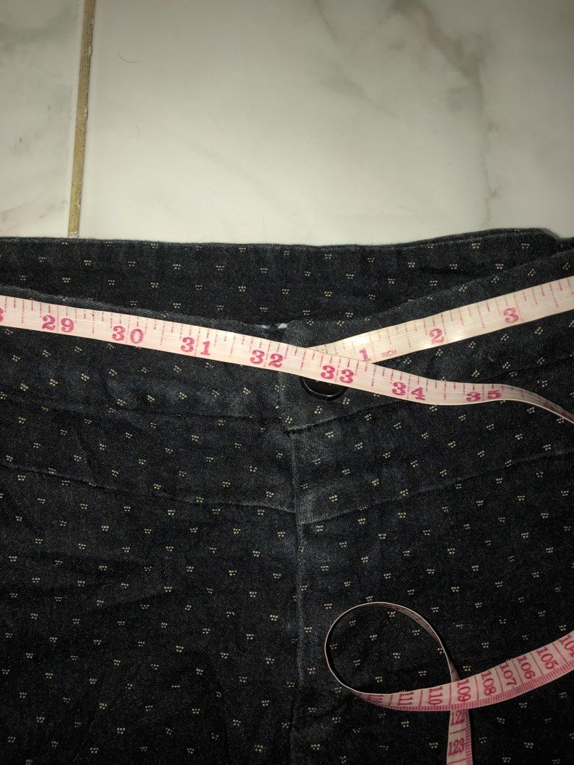 Low Rise Black Shorts Size in Second Slide (Category: Shorts) located in Calamba. Submitted by kiyanc3 (Listing ID 1464113657, Image 2). Description: Issue: Need Stitching inside Zipper & Leather peeling off inside pockets - Size 32 to 33 ! PAY FOR THE SF !.
