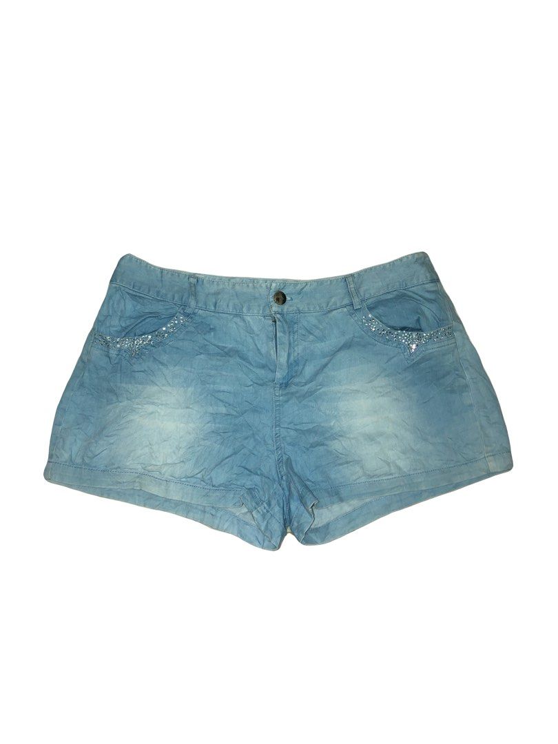 Low Rise Shorts Size in Second Slide (Category: Shorts) located in Calamba. Submitted by kiyanc3 (Listing ID 1464113980, Image 1). Description: Button is kinda loose, might fall out! however, it can be fixed^^.