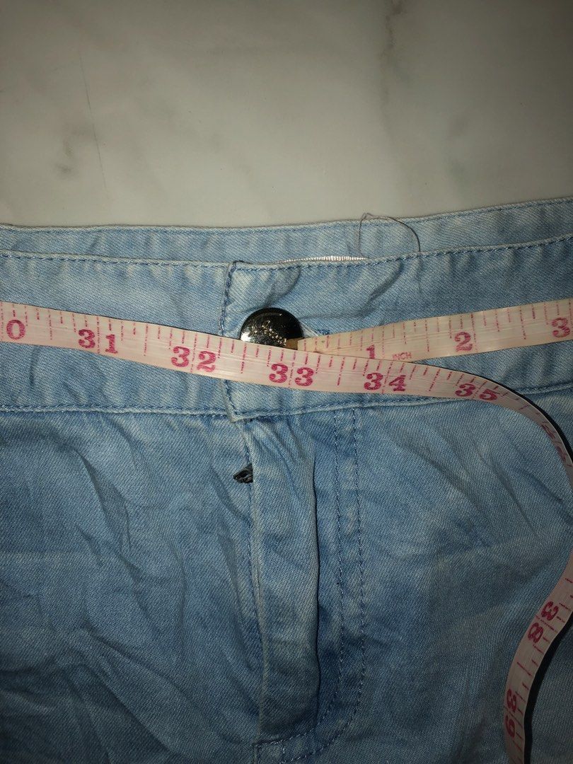 Low Rise Shorts Size in Second Slide (Category: Shorts) located in Calamba. Submitted by kiyanc3 (Listing ID 1464113980, Image 2). Description: Button is kinda loose, might fall out! however, it can be fixed^^.