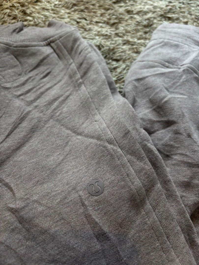 Lulu lemon (Category: Other Bottoms) located in Alegria. Submitted by thriftedpinas (Listing ID 1464103992, Image 3). Description: Lulu Lemon Scuba Jogger Size : M Condition : 9.5/10 No issue Php : 700.