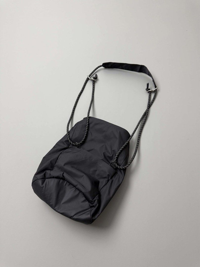 LULULEMON (Category: Shoulder Bags) located in Guagua. Submitted by sweetboyy (Listing ID 1464059830, Image 3). Description: LULULEMON NYLON SHOULDER BAG.