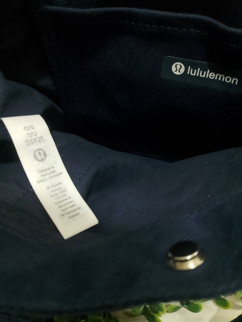 Lululemon Canvas Mini Tote Bag (Category: Tote Bags) located in Davao. Submitted by thrifttayo (Listing ID 1463994817, Image 3). Description: Multi Pocket No Issue ASNEW Condition .