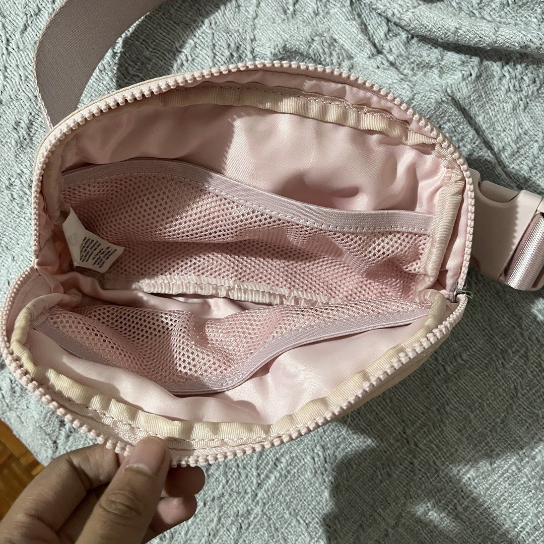 Lululemon Everywhere Belt Bag Pink (Category: Cross-body Bags) located in Mandaluyong City. Submitted by sza.sells (Listing ID 1463967361, Image 2). Description: - Authentic - Just needs cleaning.