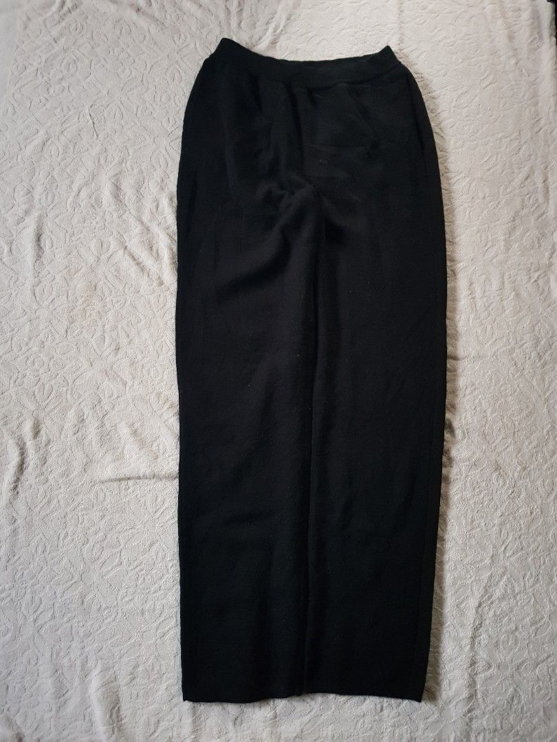 Lululemon Jogger Baggy Pants (Category: Activewear) located in Santo Domingo. Submitted by jcobedoza213916 (Listing ID 1464020249, Image 1). Description: Lululemon Jogger Baggy Pants Women's Waistline 28-30-32-34 Lenght 44 Open Leg 9.5 Open hem laylayan 8.5 garterized with lace excellent comdition color rate 9.8/10 no issue: no pinhole no flaws no discoloration.