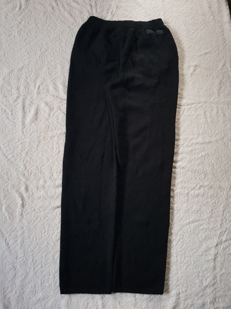 Lululemon Jogger Baggy Pants (Category: Activewear) located in Santo Domingo. Submitted by jcobedoza213916 (Listing ID 1464020249, Image 2). Description: Lululemon Jogger Baggy Pants Women's Waistline 28-30-32-34 Lenght 44 Open Leg 9.5 Open hem laylayan 8.5 garterized with lace excellent comdition color rate 9.8/10 no issue: no pinhole no flaws no discoloration.