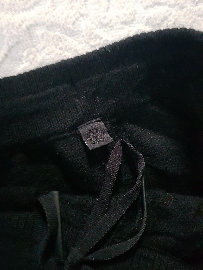Lululemon Jogger Baggy Pants (Category: Activewear) located in Santo Domingo. Submitted by jcobedoza213916 (Listing ID 1464020249, Image 3). Description: Lululemon Jogger Baggy Pants Women's Waistline 28-30-32-34 Lenght 44 Open Leg 9.5 Open hem laylayan 8.5 garterized with lace excellent comdition color rate 9.8/10 no issue: no pinhole no flaws no discoloration.