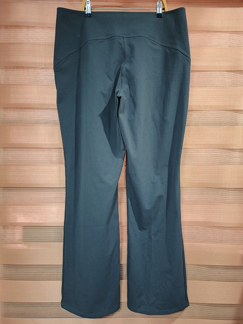 Lululemon Smooth Fit Pull-On High-Rise Pants (Category: Activewear) located in Cabuyao City. Submitted by dthrifts (Listing ID 1464023891, Image 1). Description: 36-37 W Actual 43 L 10.5 Hem Authentic Brand New Condition.