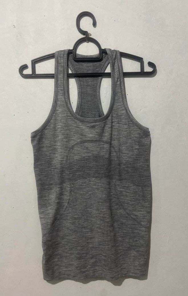 Lululemon Swiftly Tech Tanktop (Category: Activewear) located in Meycauayan. Submitted by epicforest_231b9d (Listing ID 1463989832, Image 2). Description: - Lululemon Swiftly Tech Tanktop - Size: DOT 6 - Ideal for running and workouts - Features breathable fabric and racerback design - Price: P350.