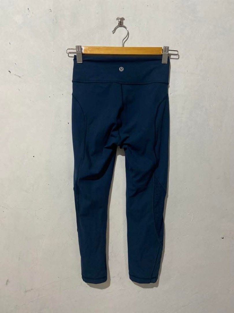 Lululemon Twist and Train Crop Leggings (Category: Activewear) located in Meycauayan. Submitted by epicforest_231b9d (Listing ID 1463983338, Image 3). Description: - Navy blue Lululemon Twist & Train crop leggings - High-waisted fit - Mesh paneling on sides for breathability - Perfect for workouts or casual wear.