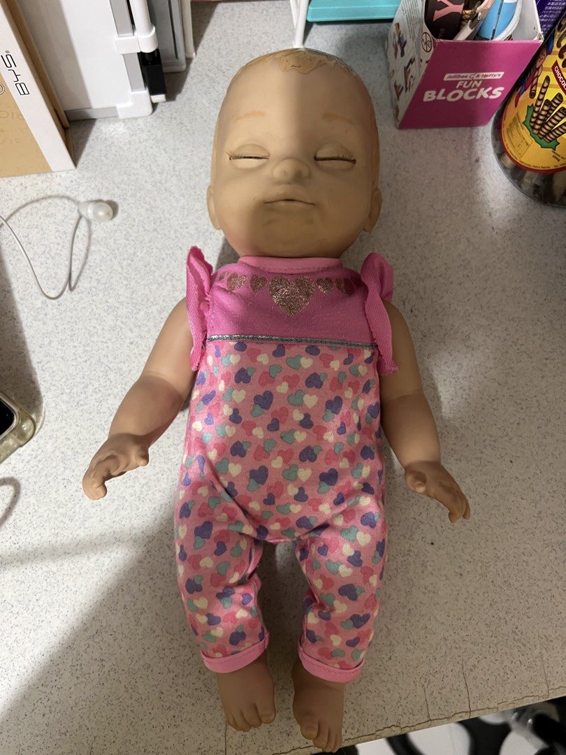 Luvabella Newborn (Category: Interactive Toys) located in General Mariano Alvarez. Submitted by swift.miraz (Listing ID 1464064110, Image 3). Description: Working well (can send video) Needs cleaning Wysiwyg.