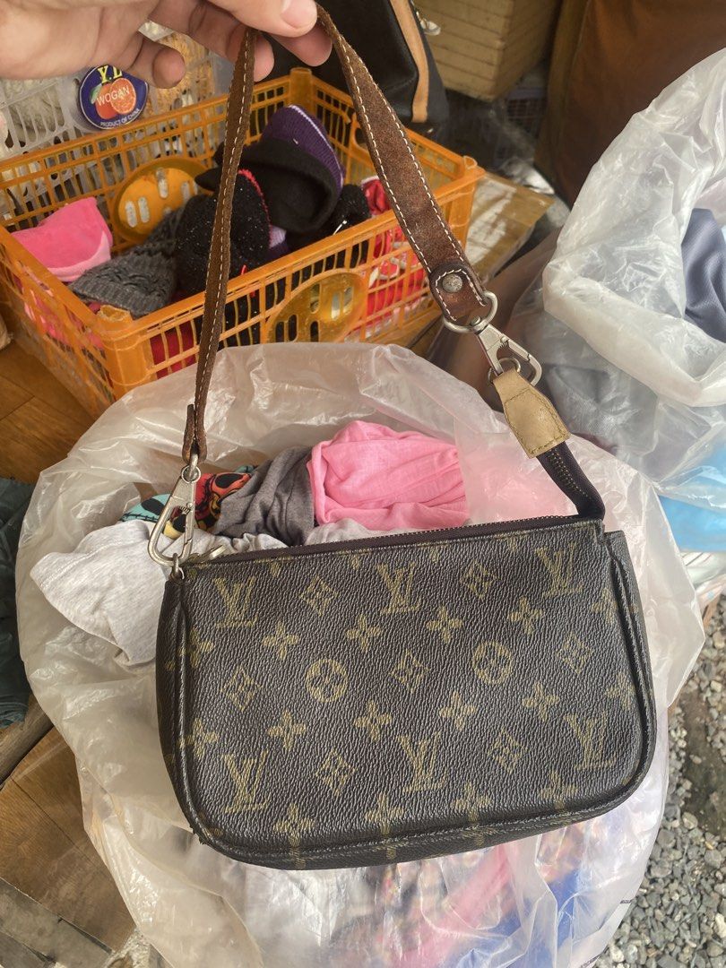 LV MONOGRAM KILI BAG (Category: Announcements) located in Manila. Submitted by thrifttodays. (Listing ID 1463982318, Image 2). Description: LV MONOGRAM KILI BAG GANDA BA NITO ISSUE LNG YUNG STRAP NYA BAKBAK PERO YUNG PINAKA BAG GOODS PA .