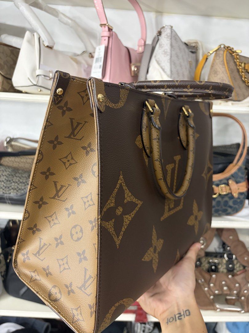 Lv way (Category: Shoulder Bags) located in Manila. Submitted by mgezVtg (Listing ID 1464081658, Image 3). Description: Auth dm for sure buyer for more info.