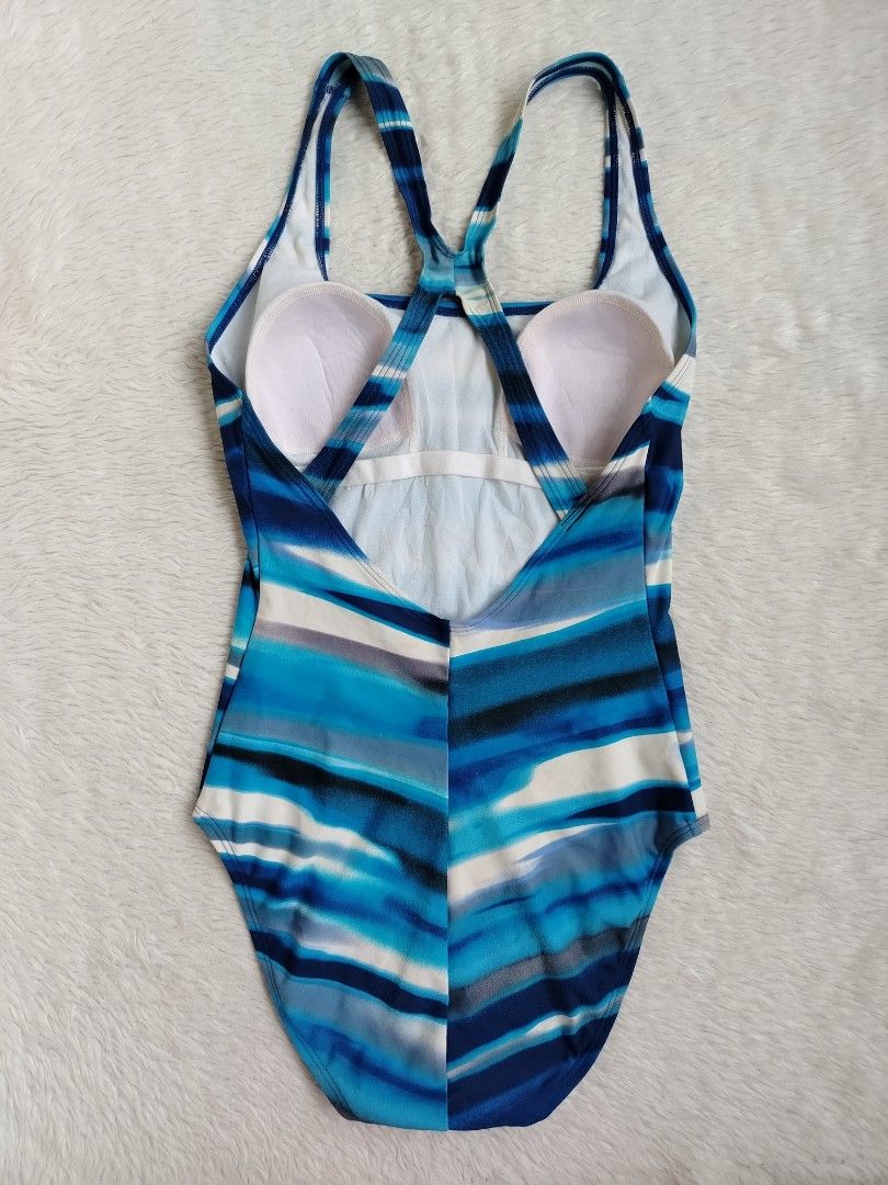 (M) Speedo (Category: Bikinis & Swimsuits) located in Paranaque City. Submitted by closetbykimkirsten (Listing ID 1464024438, Image 2). Description: 🎀Good Condition 🎀 ✨Brand: Sporti ⚡Built in pad (ISSUE: with lint) 🪷Size: Medium 💸Price: P350 (Non Negotiable) ♦️All Items are PRELOVED in good condition. ♦️Please do manage your expectations. ♦️WASH before USE ♦️BUY at your own RISK 🔥NO RETURN NO EXCHANGE POLICY🔥 ⛔BOGUS BUYER/JOY RESERVER will 