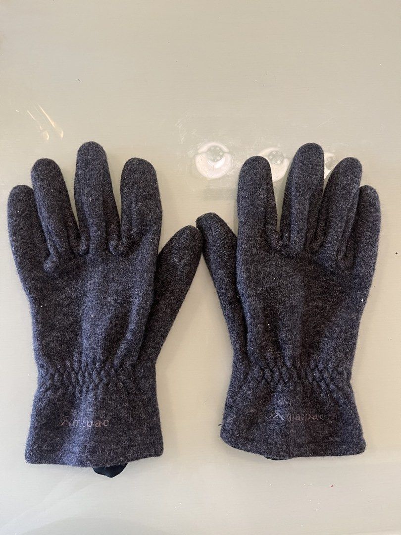 Macpac Tech Wool Blend Gloves (Category: Gloves) located in Manila. Submitted by ezrapaeste (Listing ID 1463957842, Image 2). Description: Size: XL Color: Charcoal / Dark Grey.