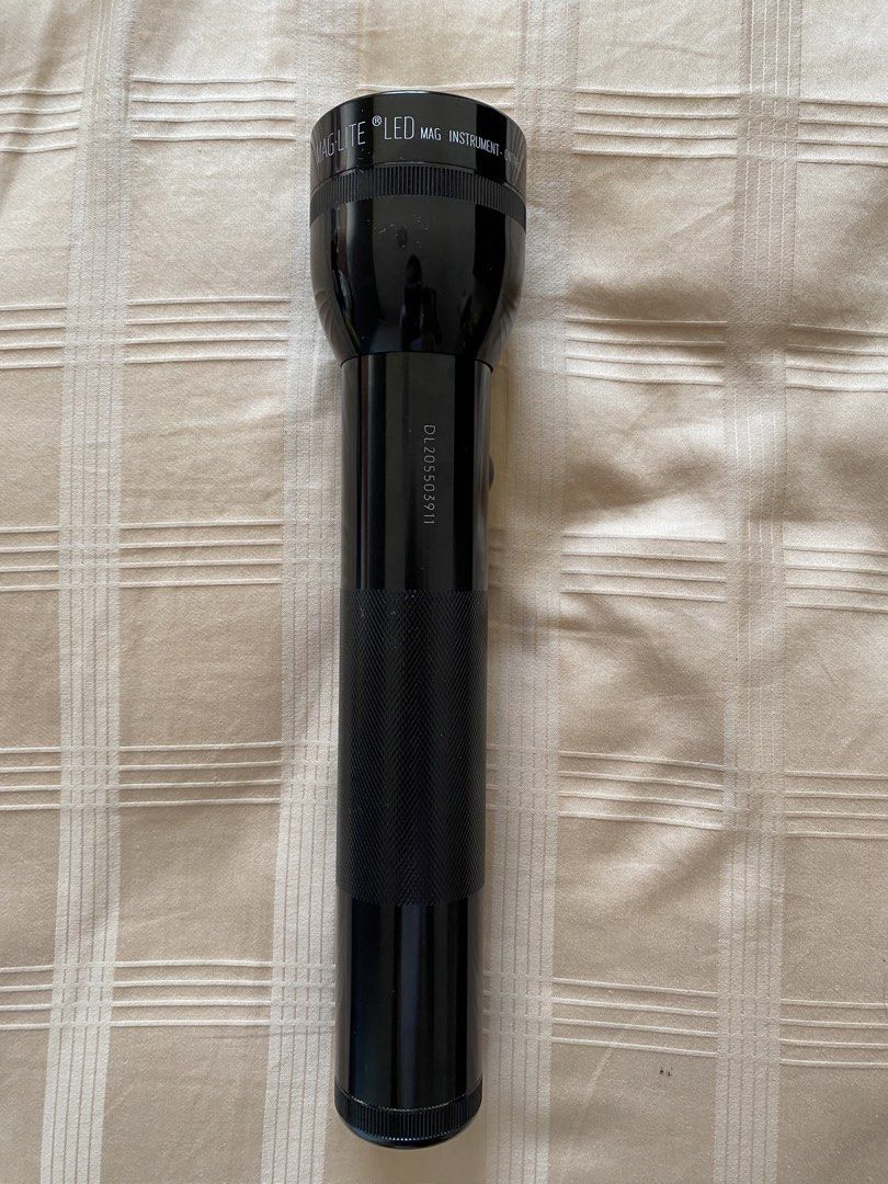 Mag LED Flashlight (Category: Lighting) located in Quezon City. Submitted by 710berto (Listing ID 1463943529, Image 3). Description: 2pcs D battery.