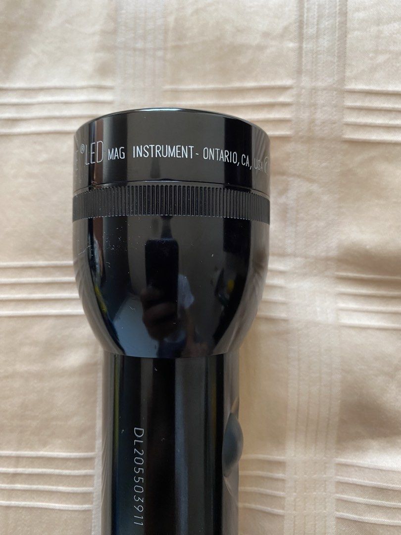 Mag LED Flashlight (Category: Lighting) located in Quezon City. Submitted by 710berto (Listing ID 1463943529, Image 1). Description: 2pcs D battery.
