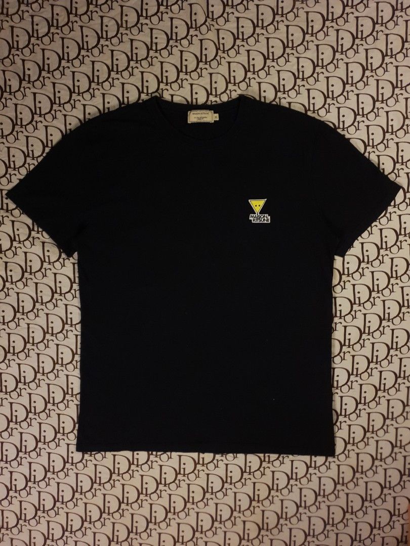 Maison kitsune basic logo (Category: Tshirts & Polo Shirts ) located in San Fernando. Submitted by retro.district. (Listing ID 1464120804, Image 1). Description: - Maison Kitsune - Size: Medium - Condition: Excellent - no issue - Color Rate: 9.5/10.