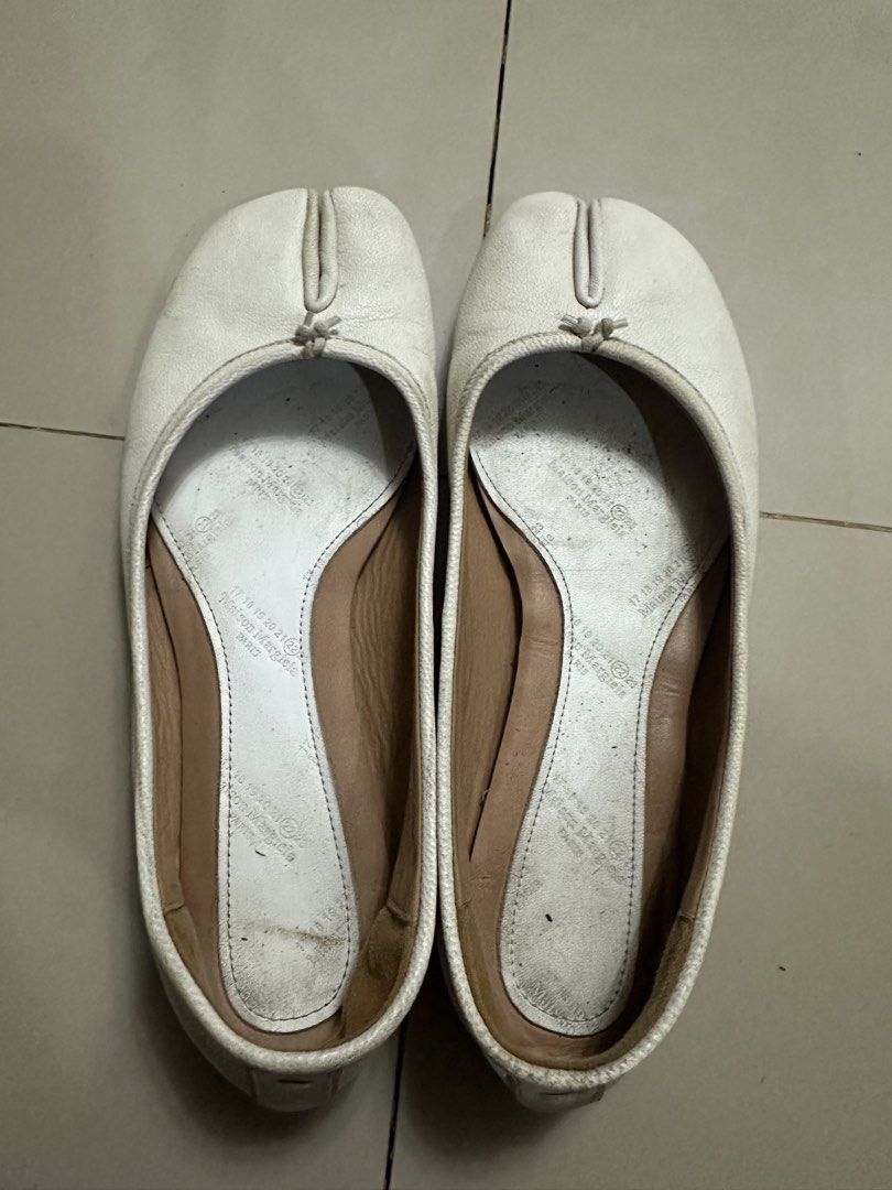 Maison Margiela Tabi (Category: Sneakers & Footwear) located in Butuan. Submitted by wear.next (Listing ID 1464049983, Image 2). Description: Size 40 No inclusions .